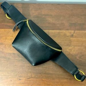 Universal Thread Black & Gold Fanny Pack/ Crossbody bag